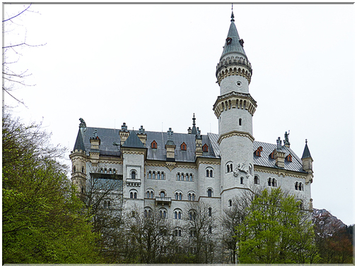 9379 Schwangau_La façade ouest du château de Neuschwanstein.jpg