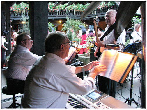9437 Epfig-Kirmann-L'orchestre des Richstetter Sneftblueme.JPG