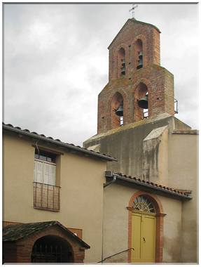9459 Clermont le Fort-Le mur de cloches.jpg