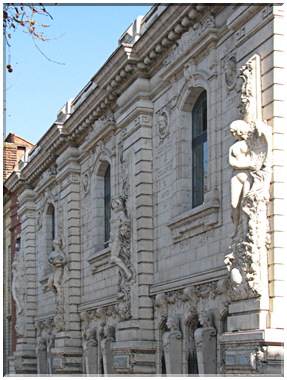 9470 Toulouse-La façade des Beaux-Arts quai de la Daurade.jpg