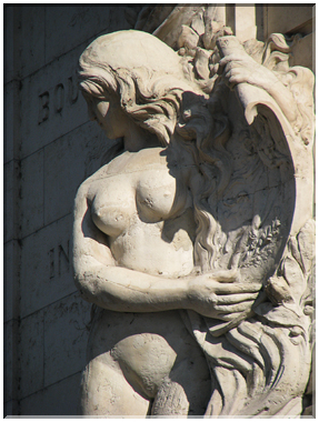 9471 Toulouse-Détail de la façade des Beaux-Arts quai de la Daurade.JPG