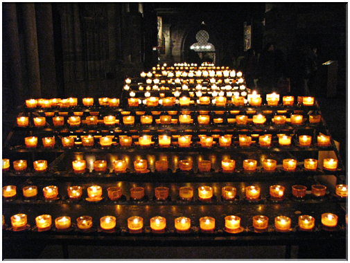 9489 Strasbourg-Les bougies à la cathédrale.jpg
