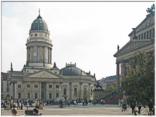 9505 Allemagne-Berlin-Le Gendarmenmarkt-La Cathédrale et le théâtre.jpg