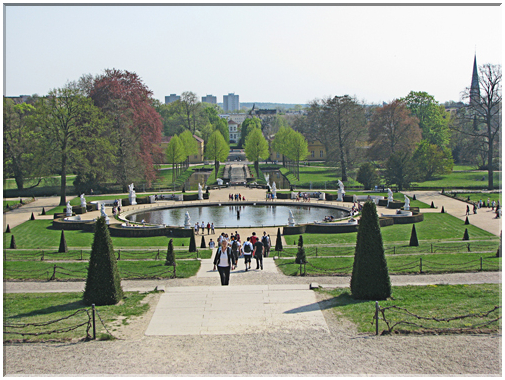 9528 Allemagne-Potsdam-Sanssouci-Le parc et son bassin.jpg
