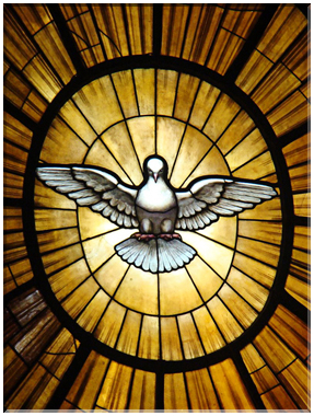 9632 Vatican-Le vitrail de l'abside de la basilique St-Pierre.jpg
