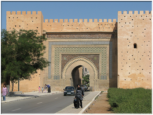 9680 Maroc-Meknès-La porte Bab el Khemis.jpg