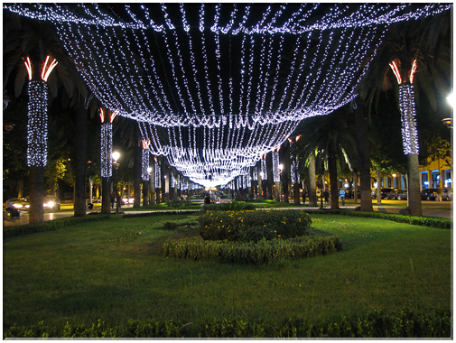 9685 Maroc-Fès-Les illuminations du boulevard Hassan II.jpg