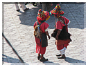 9728 Maroc-Marrakech-Place Jemaa el Fna-Les porteurs d'eau.jpg