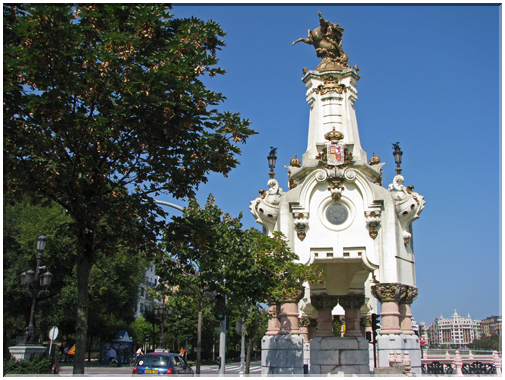 9764 Espagne-San Sebastian-L'obélisque pont Maria Cristina.jpg