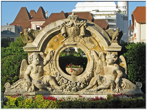 9772 Biarritz-L'entrée de l'Hôtel du Palais.jpg