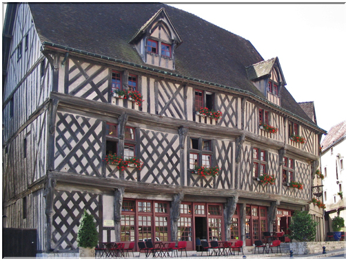 9800 Verneuil sur Avre-Une maison normande.jpg