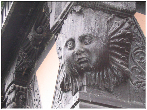 9823 Strasbourg-Un détail du colombage du Buerehiesel.jpg