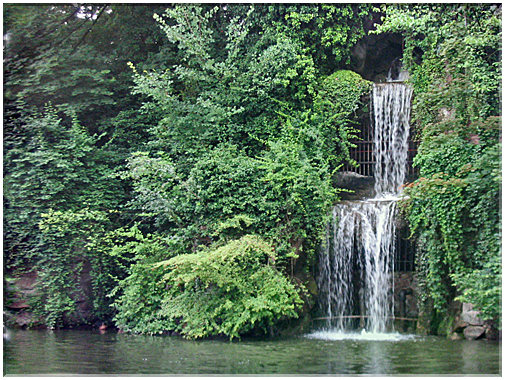 9824 Strasbourg-La cascade de l'Orangerie.jpg