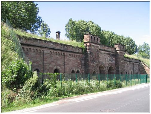 9836 Strasbourg-Le Kriegsthor côté interne de la ville.jpg