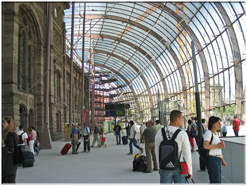9843 Strasbourg-A l'intérieur de la verrière .jpg