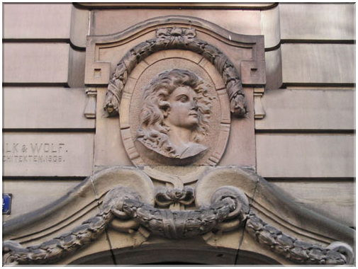 9846 Strasbourg-Un dessus de porte rue Thiergarten.jpg
