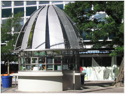 9847 Strasbourg-Le kiosque à fleurs place St-Pierre le Vieux.jpg