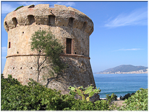 9861 Corse-Porticcio-La tour génoise Capitello.jpg