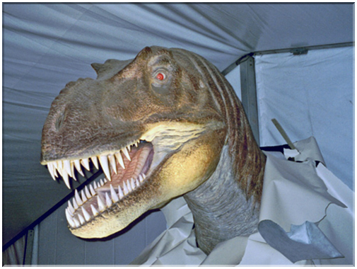 9889 Strasbourg-Un tyrannosaure (DinoExpo 2002).jpg