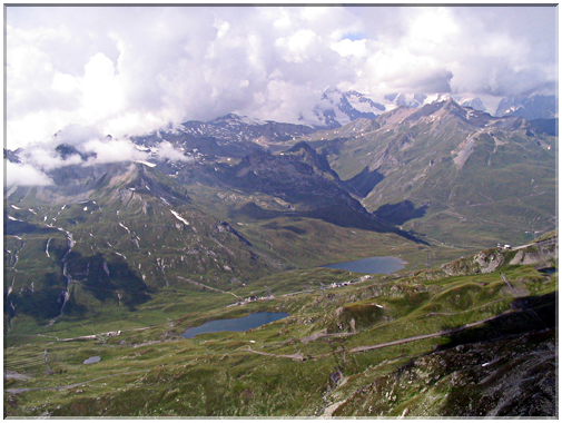 9893 La Rosière-Les massifs ennuagés.jpg