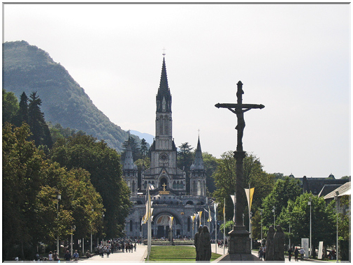 9897 Lourdes-L'église Notre Dame du Rosaire.jpg