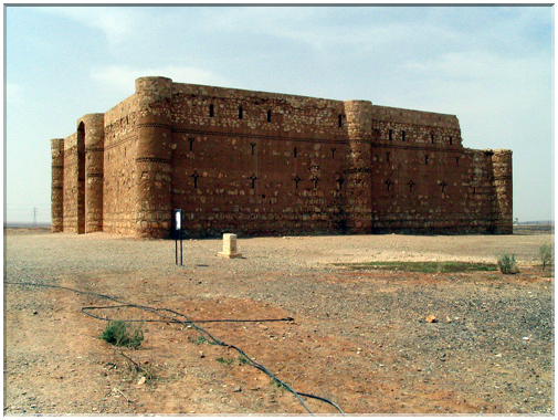 9925 Jordanie-Qsar El Kharanat-Un ancien caravansérail.jpg