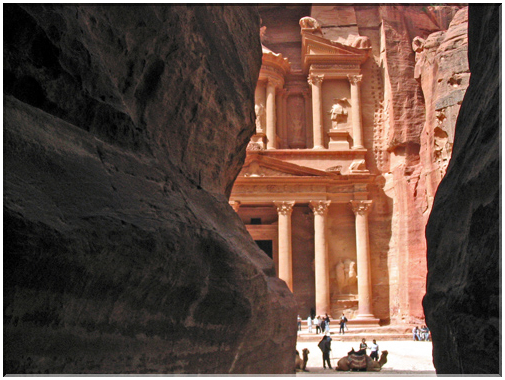 9939 Jordanie-Petra-La sortie du Siq.jpg