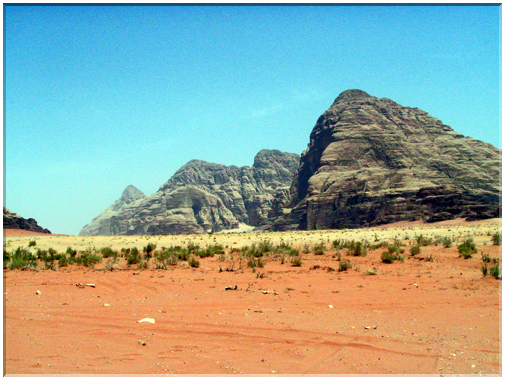 9945 Jordanie-Le Wadi Rum avec ses sables ocres et jaunes.jpg