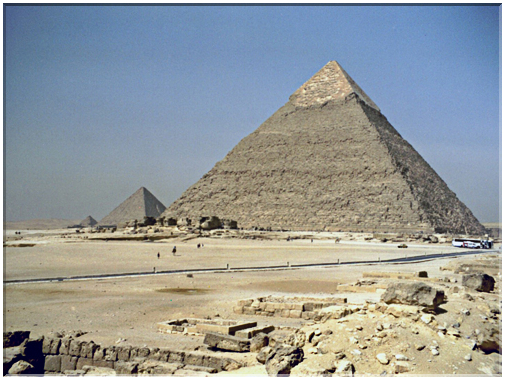 9974 Egypte-Guizeh-Les pyramides.jpg