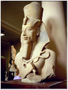 9976 Egypte-Le Caire-Musée-Akhénaton coiffé de la double couronne.jpg