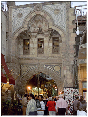 9978 Egypte-Le Caire-La porte du souk de Khan El Khalili.jpg