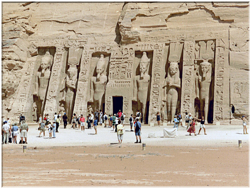 9994 Egypte-Abou Simbel-Le petit temple de Néfertari.jpg