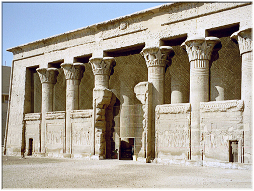 9996 Egypte-Esna-Le temple de Knoum.jpg