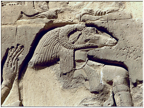 9997 Egypte-Esna-Une représentation de Knoum.jpg